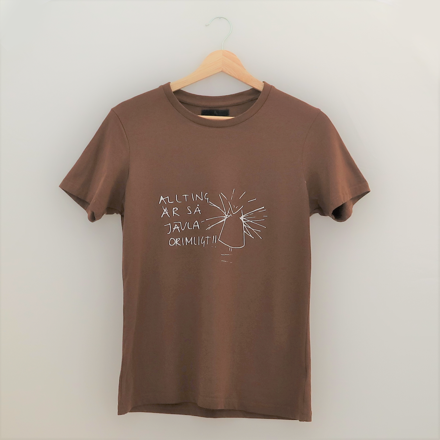 Brun t-shirt, Orimligt, S