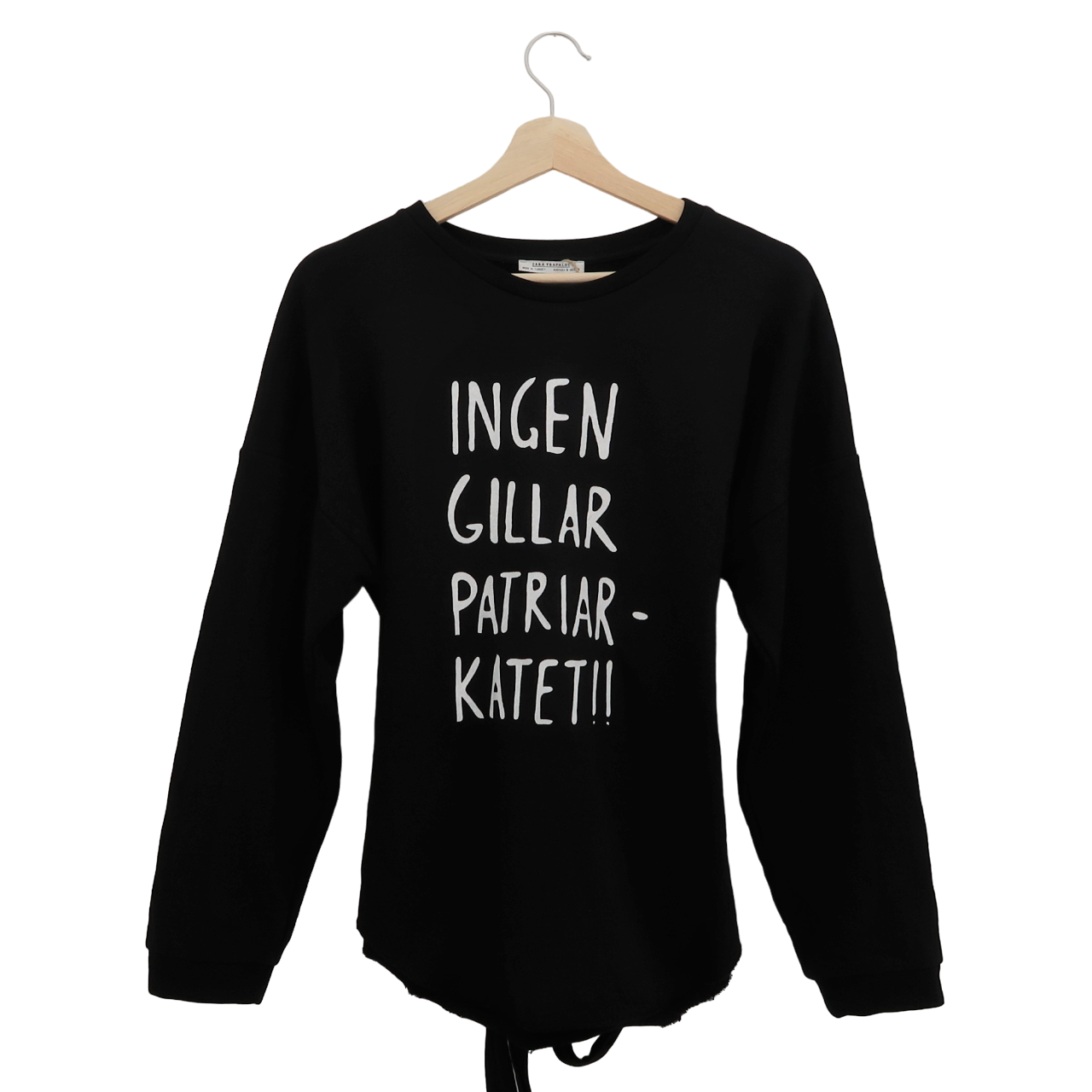 Svart tröja med band, Ingen gillar patriarkatet, S