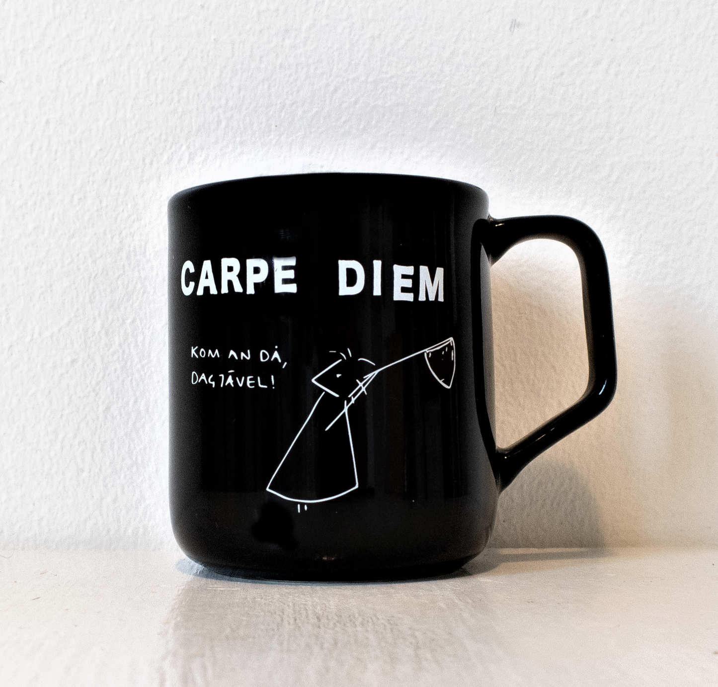 Porslinsmugg, Carpe Diem, svart